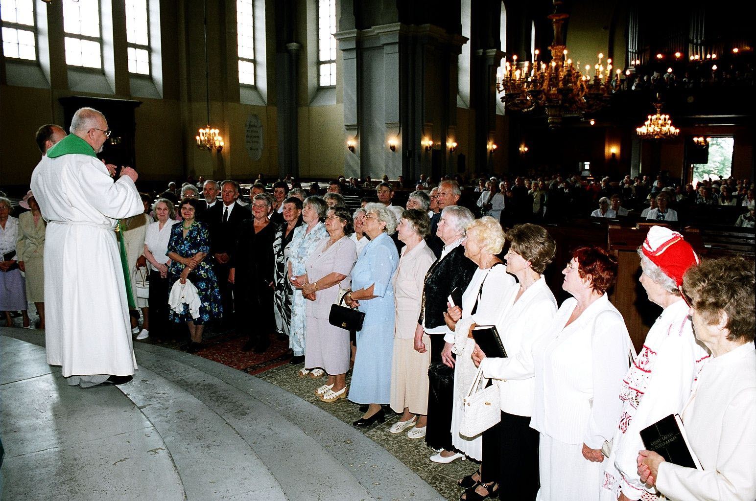 Kuldleeripüha Tallinna Toompea Kaarli koguduses. Oma leeritõotust tuli pärast poole sajandi möödumist kordama 60 koguduseliiget. 