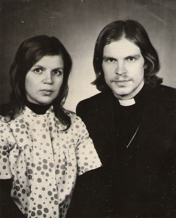 ja Andres Põder 1976. aasta novembris, paar kuud pärast Andrese (ase)õpetajaametisse seadmist. Nende abielu oli laulatatud aasta varem. 