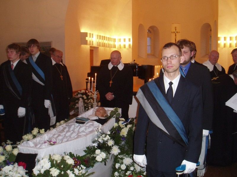 Viimset austust avaldavad Valter Vaasale EÜSi liikmed. Matusekõnet peab Tiit Salumäe.