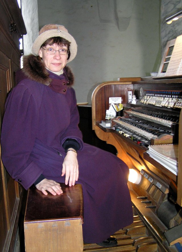 Täna keskpäeval teeb Türi koguduse organist Janika Oja oma kodukiriku uksed lahti, istub orelisse ja lihtsalt mängib.