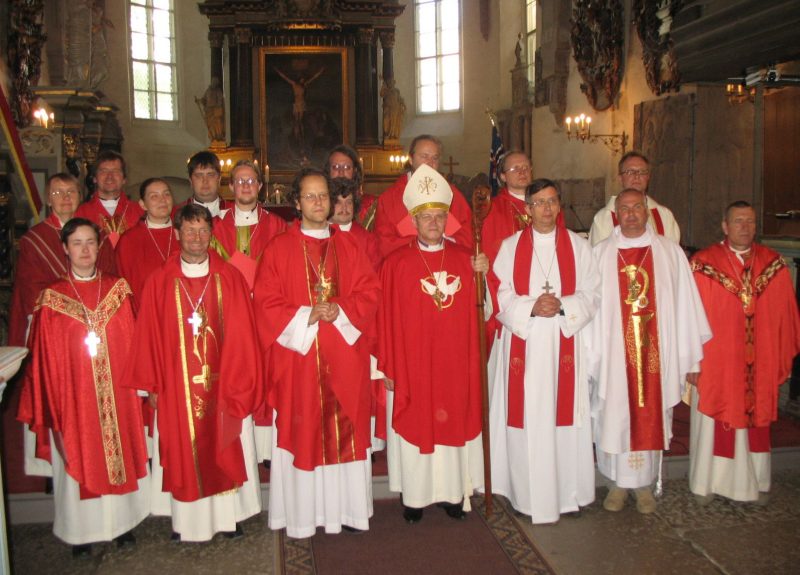 Tallinna Toomkirikus pühitseti ametisse 14 preestrit. 