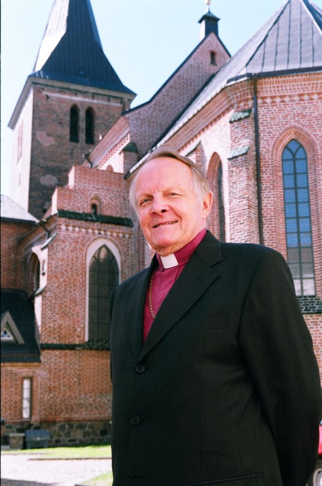 Vahetult enne peapiiskopiks pühitsemist jõudis Andres Taul käia ka Eestis ja võttis Tartus osa EELK 90. aastapäeva pidustustest. Tartu on Andres Tauli sünnilinn, siin aitas ta 1990ndatel taasasutada ülikooli kogudust.