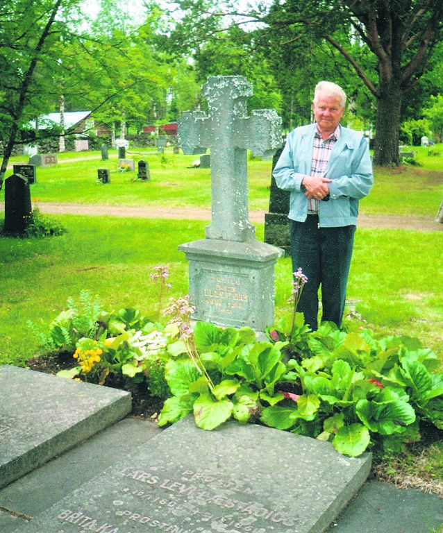 Elmar Reinsoo Pajala kalmistul Laestadiuse haual.