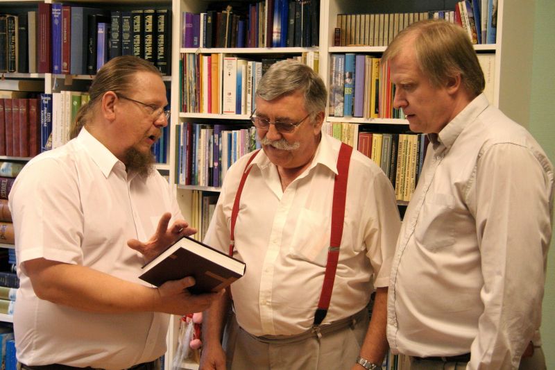 Kohtumiselt Eesti Piibliseltsis: Jaan Bärenson (vasakult), Ernie Addicott ja Leevi Reinaru.