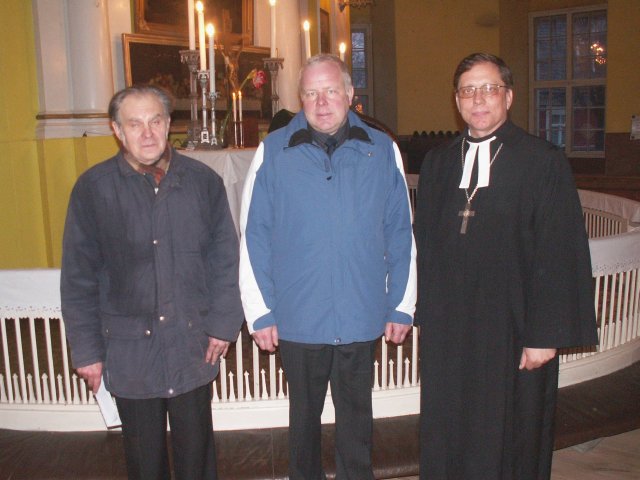 Valga koguduses on uut lootust: pensionile siirdunud õpetaja Peep Audova (vasakult), koguduse juhatuse esimees Kalev Luts ja õpetaja Heino Nurk.
