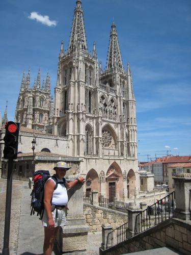 Illar Hallaste Burgose kiriku juures: 260 kilomeetrit on läbitud ja veel pool tuhat kilomeetrit ees. Fotod:erakogu