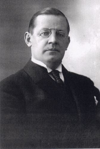 Hugo Bernhard Rahamägi usuteaduse professorina. Repro