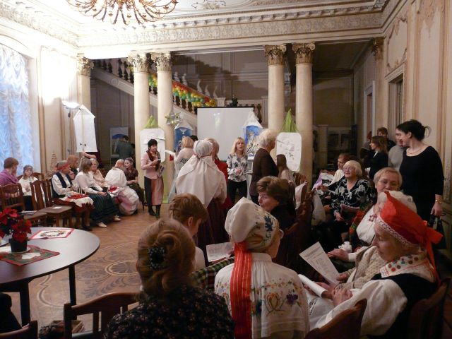 Eestlased koos teiste Peterburis elavate Balti riikide inimestega jõulupeol Rahvaste Majas .Fotod: Enn Salveste erakogu