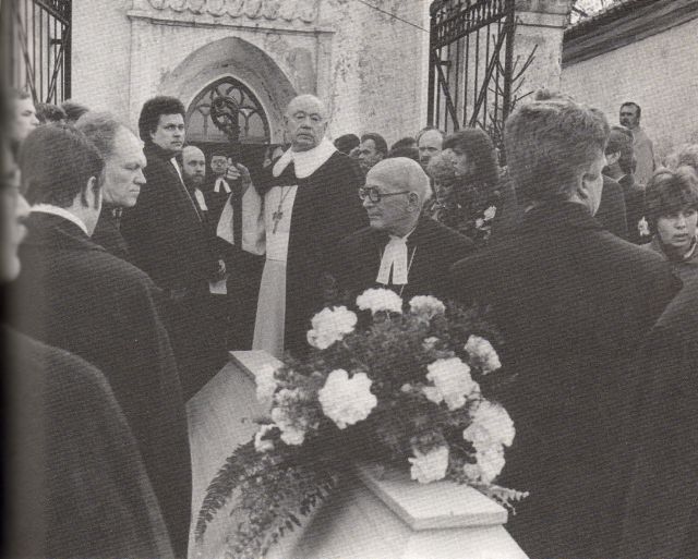 Praost Harald Meri matus aprillis 1990. Foto raamatust «Teine Eesti»