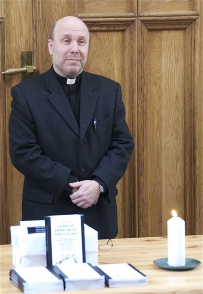 Teoloogiadoktor Arne Hiob oma raamatu esitlusel Tallinna Jaani kiriku lõunasaalis. Foto: Andres Vesper