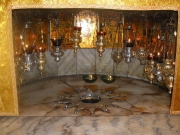 Jeesuse sünnipaik Petlemma sünnikiriku altari­aluses ruumis (koht on märgitud tähekesega). 