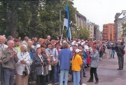 IX ESTO päevad 2004. a Riias tõid tänavatele eestlasi kogu maailmast. Foto: ÜEKNi arhiiv