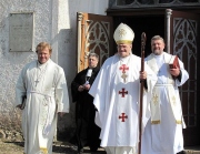 Jumalateenistus Urvaste kirikus on lõppenud: Üllar Salumets (vasakult), Andres Mäevere, Andres Põder ja Urmas Nagel. Fotod: Sirje Semm