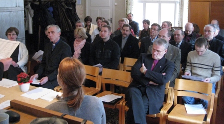 Lääne-Harju sinodisaadikud pidasid koosolekut Risti kogudusemajas. Jüri Vallsalu