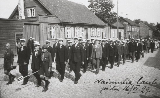 Esimese vaimuliku laulupäeva rongkäik Tartus 16. juunil 1929.