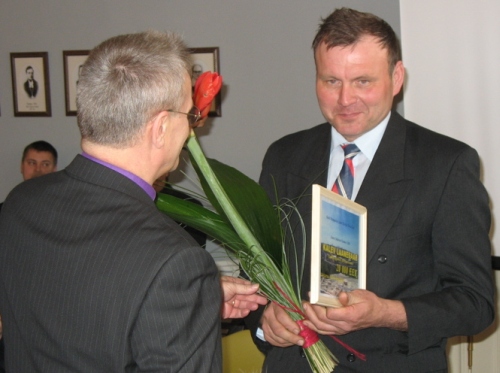 Esimesena pälvis aasta juhatuseesimehe aunimetuse Kalev Laanesaar, kes on Kambja koguduse juhatusse kuulunud aastast 1994 ja esimees olnud 1997. aastast. Arhiiv