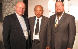 Tiit Salumäe (vasakult), Ühinenud Piibliseltsi presidendi Robert Cunville ja Jaan Bärenson.  Erakogu