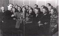 Visla-äärses Torunis sai Roman Toi korralduse moodustada Eesti Ringhäälingu segakoor (1946). Foto raamatust «Kaunimad laulud…»