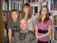 Arne Hiob poeg Siimu (12) ja tütarde Liisa (15) ning Annaga (14) . Foto: Riina Hiob