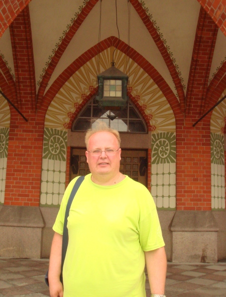  Kari Tynkkynen Miikaeli kiriku ees.