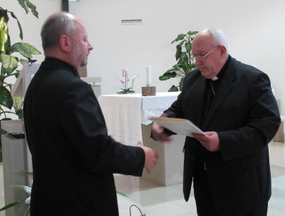 Usuasjade osakonna juhatajale Ilmo Aule annab tervitused üle Eesti Kirikute Nõukogu president piiskop Einar Soone.  Sirje Semm