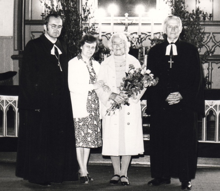 26. juunil 1983 Torma kirikus.  Eenok Haamer (vasakult), Eha Haamer, Lydia Muru ja Jaan Muru. Arhiiv