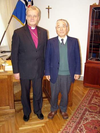 Jaapani Evangeelse Luterliku Kiriku president Sumiyuki Watanabe ja EELK peapiiskop Andres Põder. Foto: EELK arhiiv