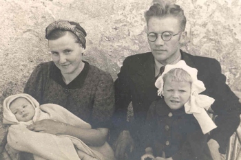 Erika ja Robert Kannukene koos lastega 1942. aastal.  Foto: Erakogu