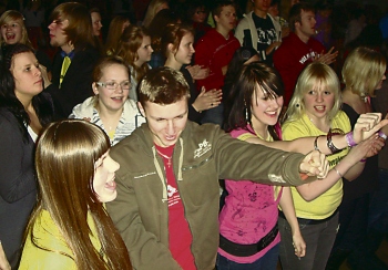 Kui lavale astus noorte kristlaste seas populaarne bänd Trepikoda, ei hoidnud fännid end tagasi. Foto: Merje Talvik