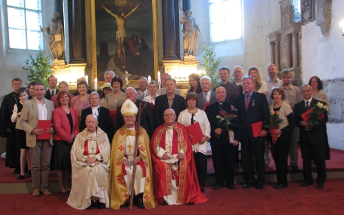 Mälestuseks pidulikust sündmusest jääb ühispilt. Istuvad emeriitpeapiiskop Kuno Pajula (vasakult), peapiiskop Andres Põder ja piiskop Einar Soone. Tiiu Pikkur