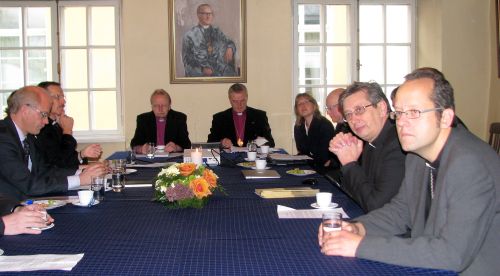 Soome ja Eesti kirikujuhid pidasid nõu kirikute rolli ja koostöö üle. Keskel peapiiskopid Kari Mäkinen ja Andres Põder. Tiiu Pikkur