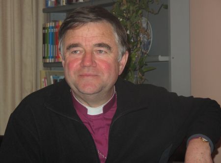 Tonbridge'i piiskop Brian Castle Eesti Kiriku toimetuses. Mari Paenurm