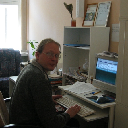 Aruande koostamine nõuab arvutitööd, mis on Võnnu koguduse õpetajale  Urmas Pajule omane. Arhiiv