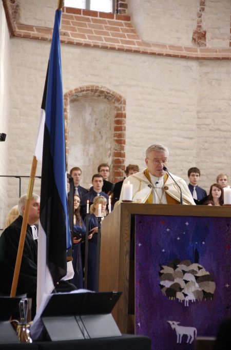 Jumalateenistusel Jaani kirikus teenisid peapiiskop Andres Põder ja õpetaja Urmas Petti. Naatan Haamer