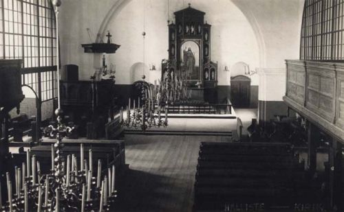 Halliste kiriku sisevaade sel ajal, kui õpetaja Erwin Karl Reinhold von Dehn siin teenis. Internet