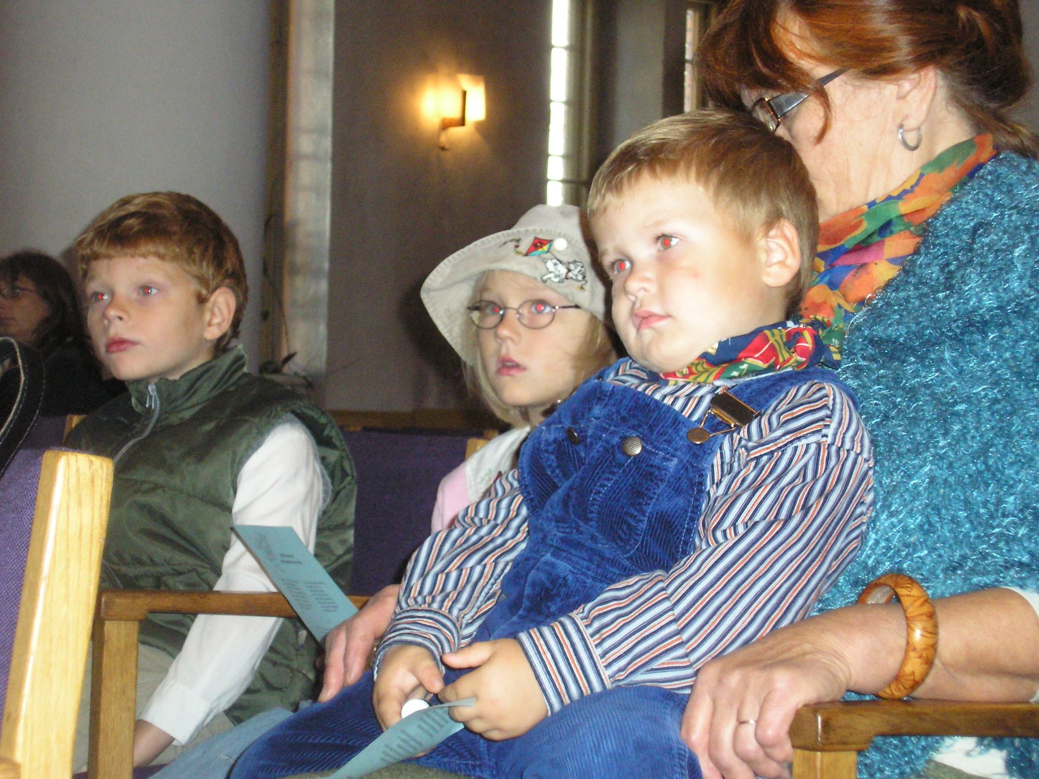 Huvi ja rahuloluga uuele pühapäevakooli-aastale vastu. Lapsed Tartu Pauluse kirikus. 