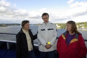 Praostkonna noortega koos reisil: Riina Pill (vasakult) Sangastest, Mart Jaanson Nõost ja Imbi Tanilsoo Lagujalt. 